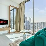 Modern Chic Studio Featuring Skyline Views