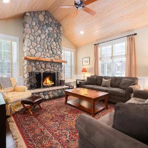 Pine Trace Escape in Glen Arbor
