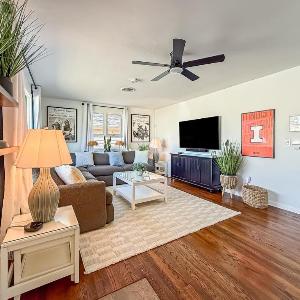 Cozy Cottage Walkable To UIUC