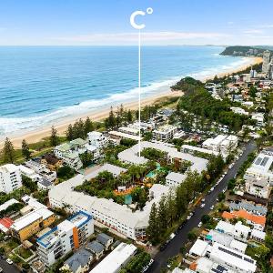 Best Tropical Luxury Lagoon Resort in Gold Coast !