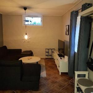 Modern apartment with sleeping space for 4 & parking included