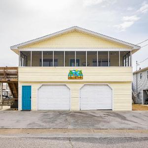 New Listing Walk to Beach Hot Tub & Games