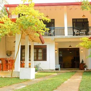 AYUBELLO hostel & suites
