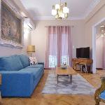 A modern and neoclassical apartment Athens 