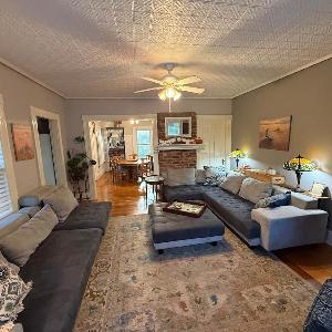 Lovely apartment with King bed 2 twins & 2 sofas