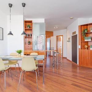 Cheerful Olympic Village Beach Apartment