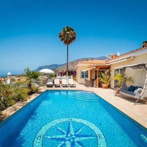 Villa with views and heated pool