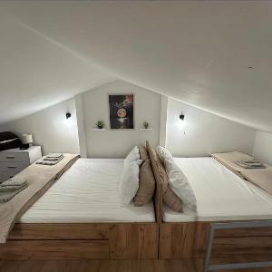 Old Town Central Loft 23