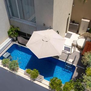 Luxury Penthouse - Private Pool Parking & Mamad