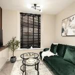 City Centre Apartment Sleeps 2 with WiFi 