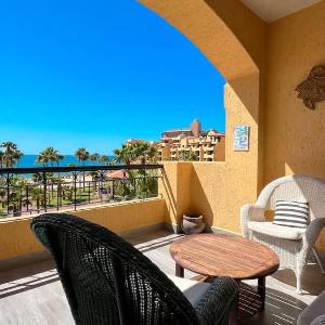 Gorgeous Third-Level Condo Princesa D-308