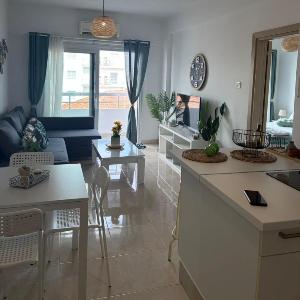 Lazuli Sea View Beachfront - Ap Finikoudes