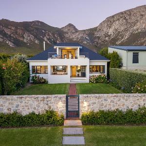 Zoete Zitje Dual-Home Coastal Escape In Voëlkli