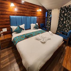 The Heritage Group of Houseboats