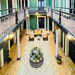 1825 Hotel