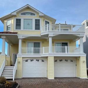Bayside Home With 4 Bedrooms And Elevator