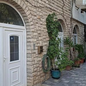 Apartments with parking space Makarska - 25328
