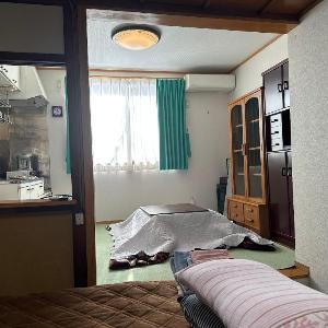 sakura 桜。和室家族 4名用、TUBAKI椿2名ベッド１部屋。YURI 洋室 4名まで、２