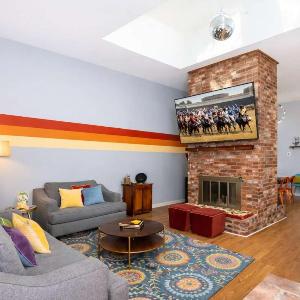 Walkable stay near downtown parks and nightlife