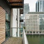Stunning Dock Views Canary Wharf Retreat London 