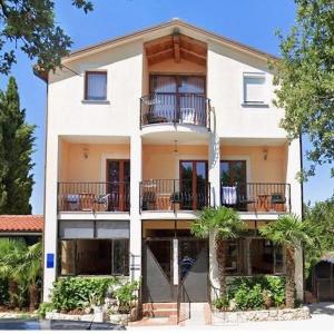 Apartments and rooms with parking space Rovinj - 25298
