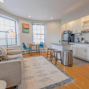 Light Filled Studio in Back Bay