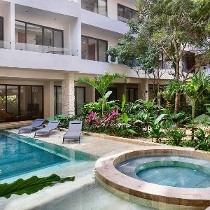 Narai 2BR Rooftop Pool & Jacuzzi