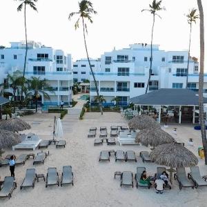 Steps from the ocean and white sand top location