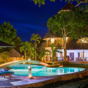 Villa Kapungu with private C h e f XXL pool & garden