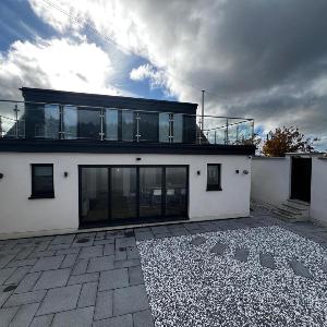 5 Bed house sleeps10 free parking pets city centre