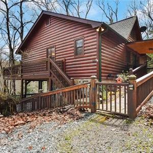 Discover tranquility at Hidden Oasis a charming home nestled in serene Cherry Log Mountain