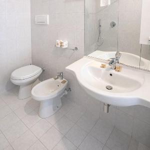 Vinessa Rooms