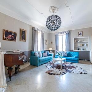 Etneolanscape Apartment by Harmony House