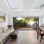 Charming Victorian Flat with Private Garden in Shepherds Bush London 