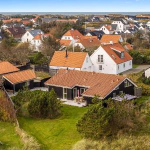 Lovely Holiday Home With Sauna Located 200 Meters From The North Sea In Klitmøller
