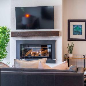 Farrant Drive Hideaway with Mountain Views