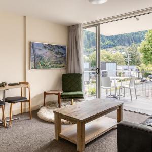 Central QT 5 min walk to town!