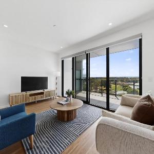Modern Newly Furnished Apartment with Full Kitchen