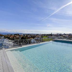 Opalia Residence - Rooftop Pool Apartment