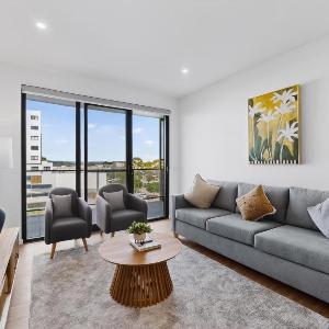 Newly Built 3 Bed Apartment with Onsite Parking