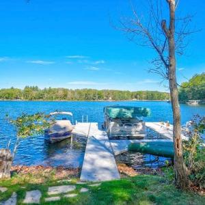 Remodeled 4BR 2 5BA Peninsula Lakehouse at 5RK Ranch Lakeside Private Sandy Shoreline Fireplace & Decks Hayward WI