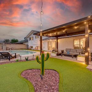 Mulberry Residence Scottsdale Home with Heated Pool Sleeps 15 Pet Friendly