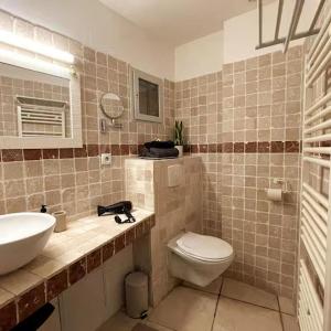 Bright Nîmes Center Flat with Terrace