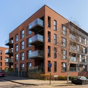 The Bell Suite by Prime Stays - Stylish 2 Bedroom in City Centre With Balcony & Gated Parking