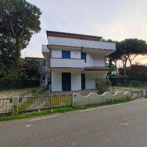 Two-storey flat with garden in Rosolina Mare