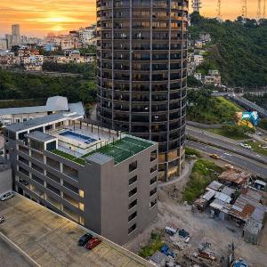 Apartamento moderno con vistas a la ciudad 2 dormitorios sala de estar y cocina equipada en la planta superior