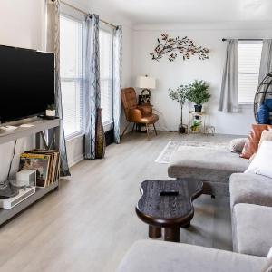 Near Lake Erie Cozy Family home