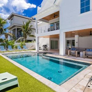 Dilly Dally by the Sea - 1 Block to Beach Rooftop Deck Pool & Spa by Anna Maria Life