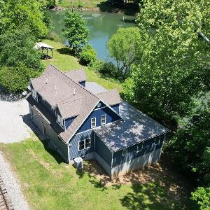 4 Wheeling Riverfront Paradise awesome deck!