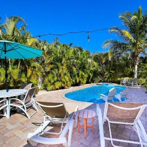 Da Beach House - 2 Blocks to Beach Pool & Spa by Anna Maria Life Vacation Rentals